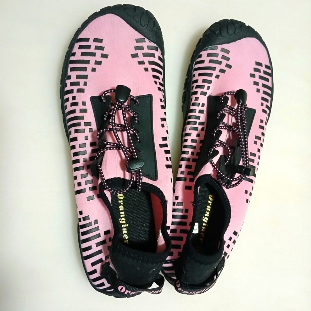 Oranginer water shoes, NWOT, sz 41, US sz 9, pink & black, stretchable fabric